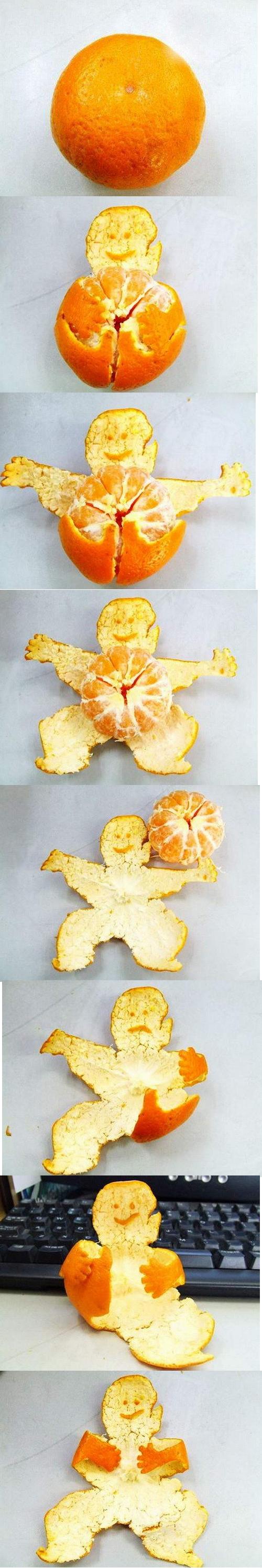 Haciendo formas con la piel de una mandarina
